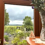 Mit Wasserblick Auf Der Insel Usedom *